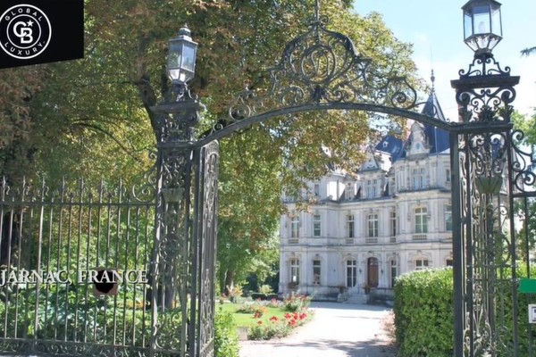 Home of the week - Magnifique château à Jarnac