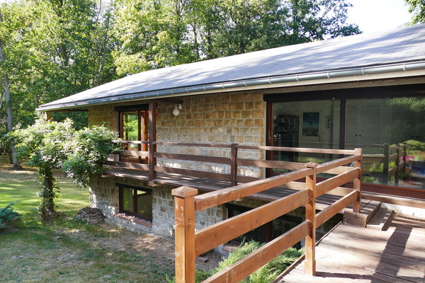 Grande maison atypique avec plusieurs hectares de forêt et rivière